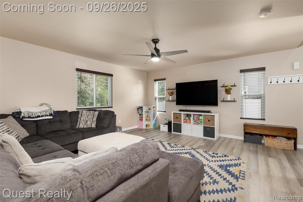 70 Fountain Park Drive, Waterford, MI 48327 — Photo 5
