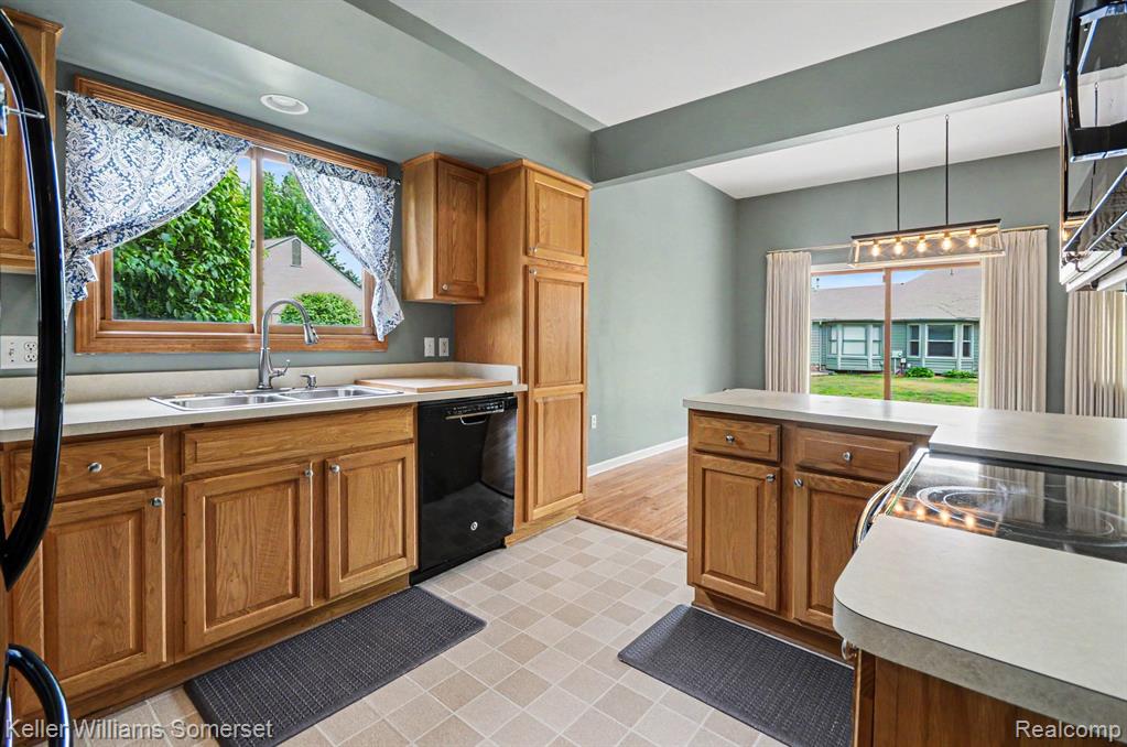 4432 Thornwood Court, Warren, MI 48092 — Photo 8