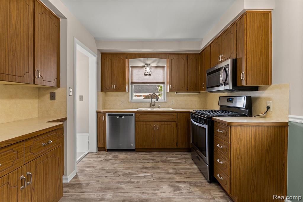 9280 REECK Road, Allen Park, MI 48101 — Photo 16