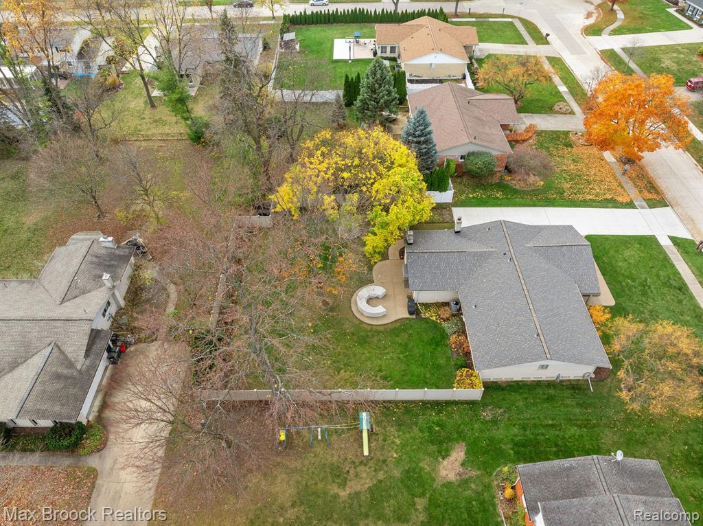 975 HUNTSFORD Drive, Troy, MI 48084 — Photo 23