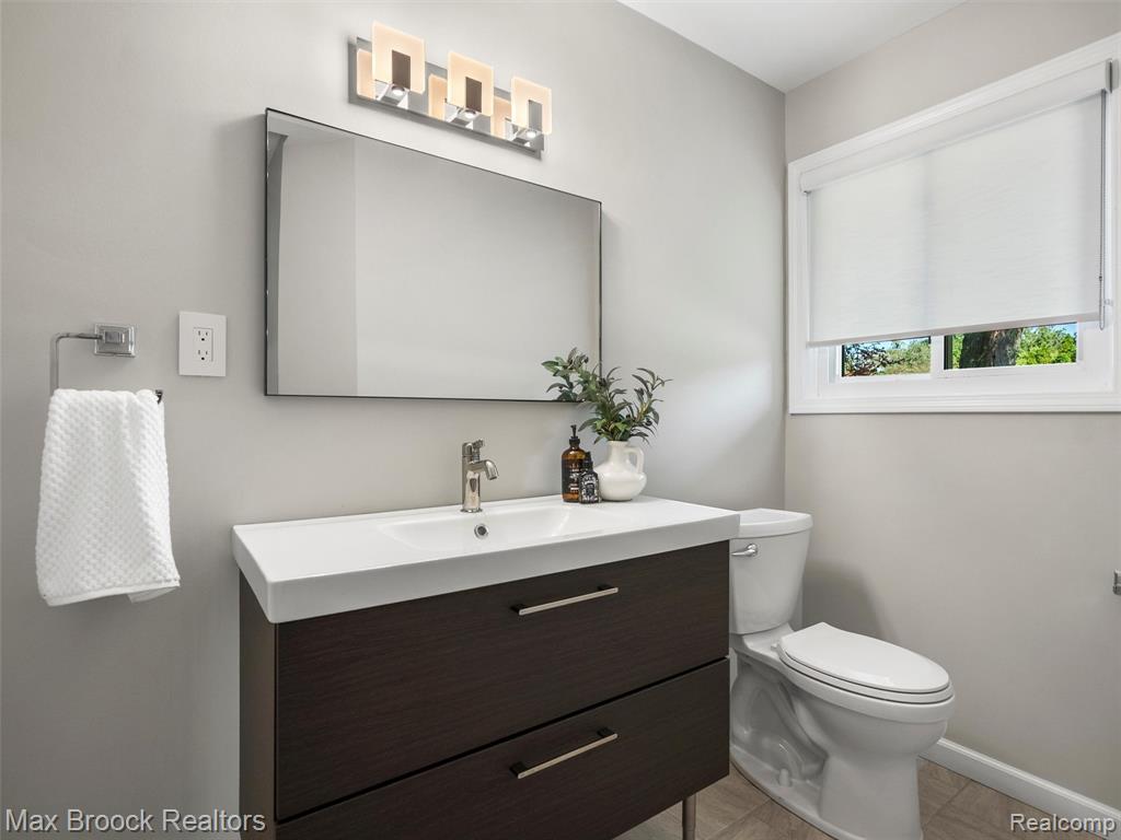 4740 Burnley Drive, Bloomfield Hills, MI 48304 — Photo 25