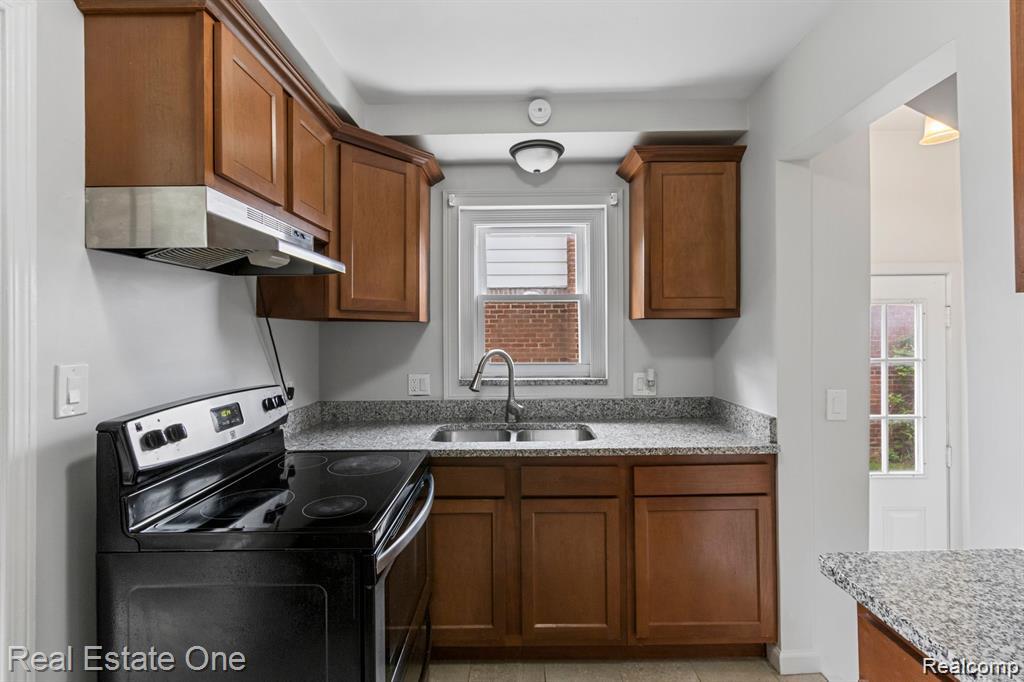 7267 Fenton Street, Dearborn Heights, MI 48127 — Photo 4