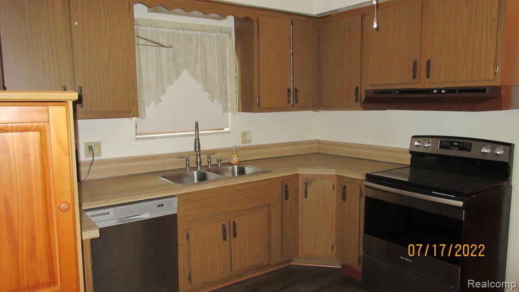 29497 GERALDINE Drive, Warren, MI 48093 — Photo 8
