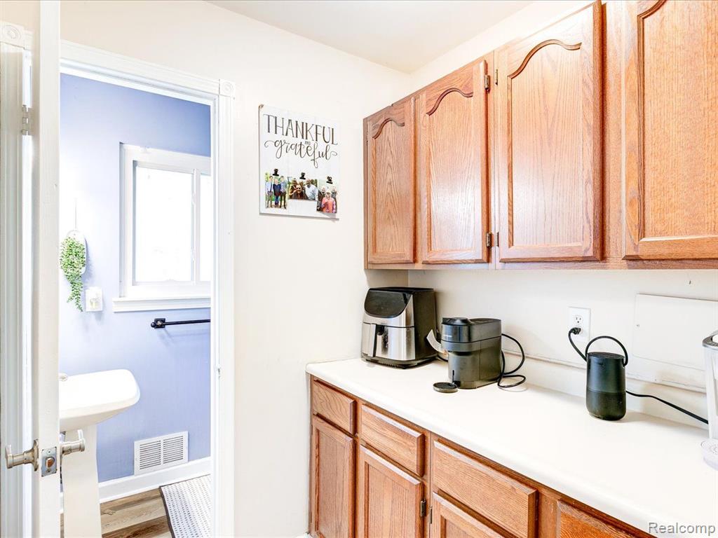 4188 OLD FORGE Drive, Fort Gratiot, MI 48059 — Photo 17