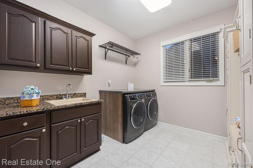 562 SPRINGVIEW Drive, Rochester, MI 48307 — Photo 18