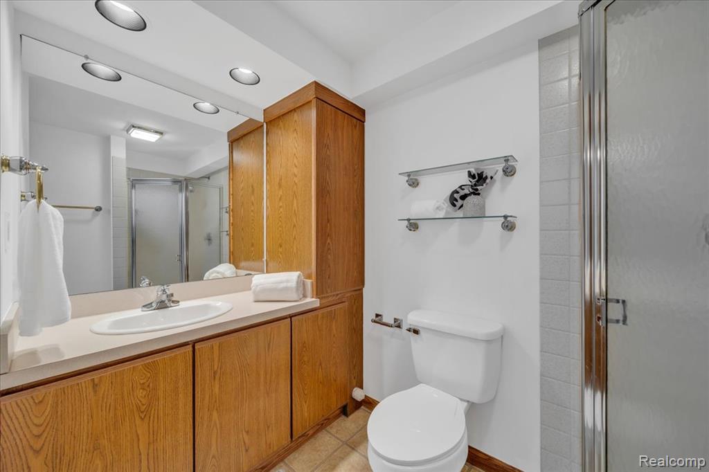 955 Woodlane Drive, 9, Rochester Hills, MI 48307 — Photo 23