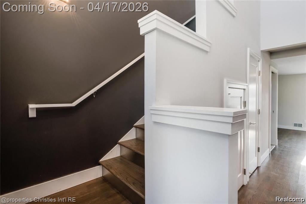 642 W 11 MILE Road, Royal Oak, MI 48067 — Photo 14