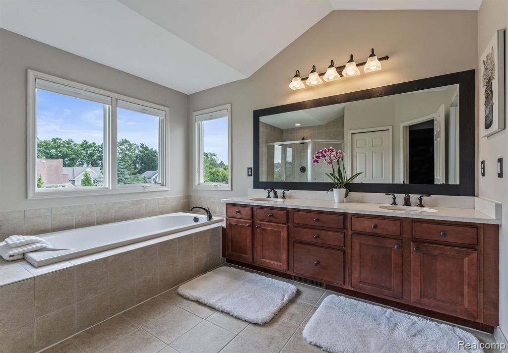 6060 Balmoral Way, Commerce Twp, MI 48382 — Photo 17