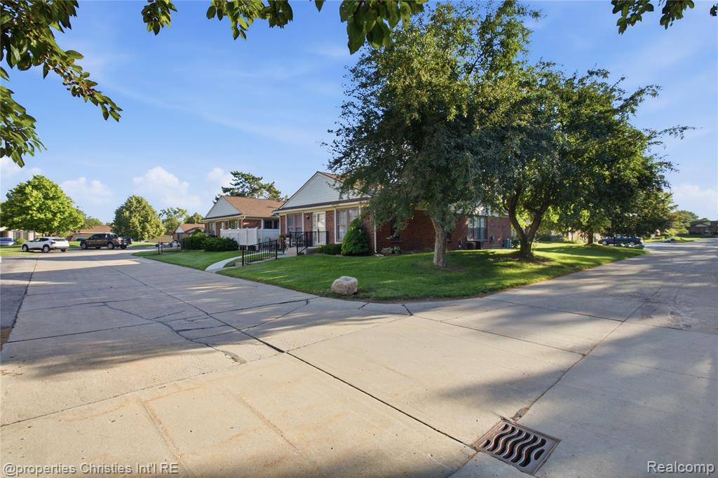 40556 Newport Drive, Plymouth, MI 48170 — Photo 26