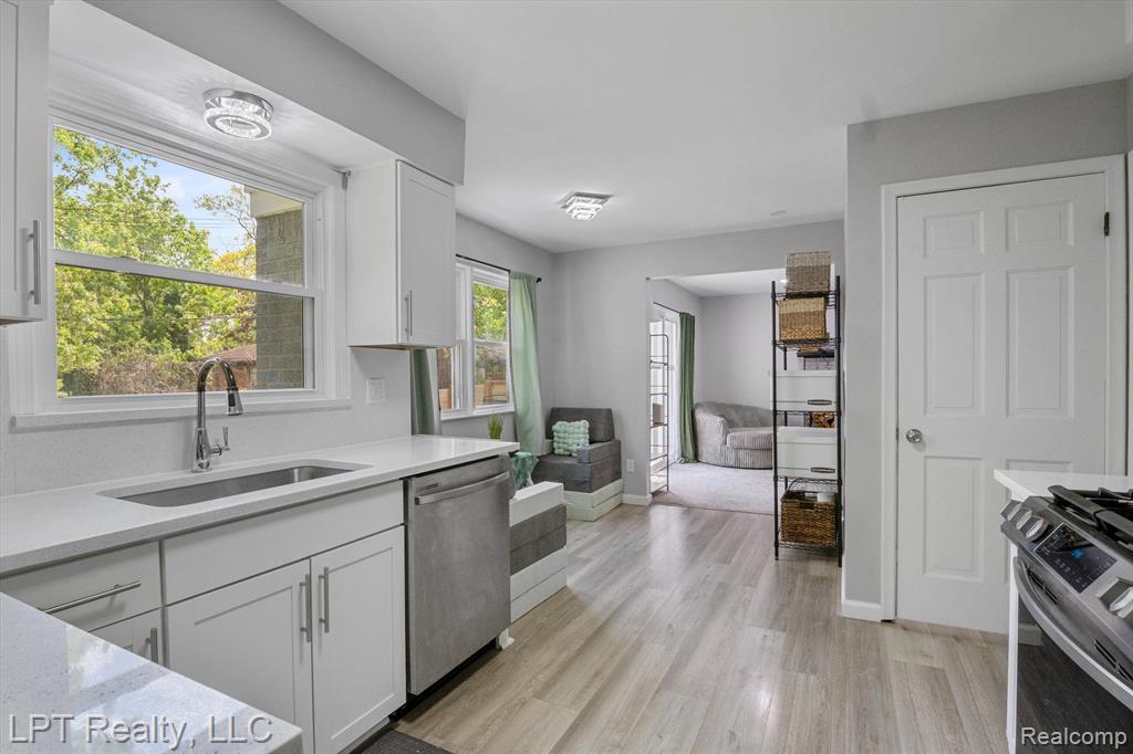 18441 ROSELAND Boulevard, Lathrup Village, MI 48076 — Photo 17