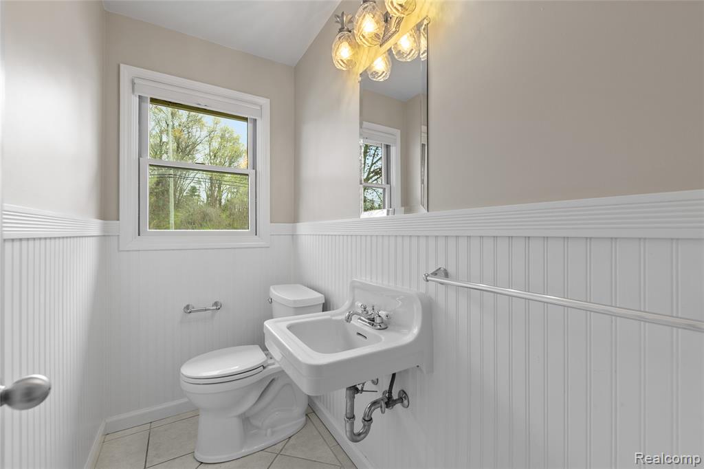 235 INDIANWOOD Road, Lake Orion, MI 48362 — Photo 15