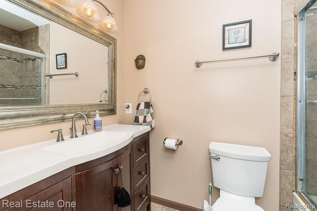 6472 LOCHAVEN Lane, Waterford, MI 48327 — Photo 14