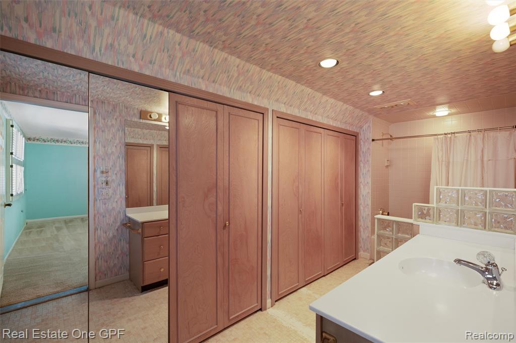 277 Kenwood Court, Grosse Pointe Farms, MI 48236 — Photo 31