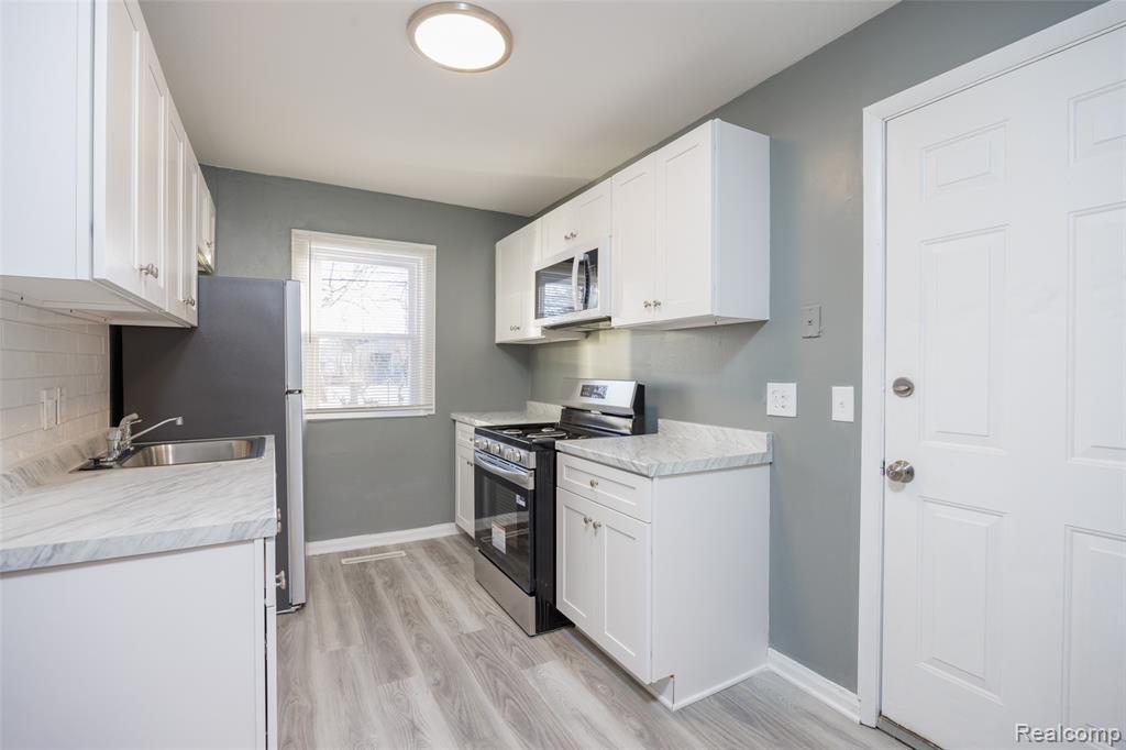 10111 Albany Street, Oak Park, MI 48237 — Photo 5