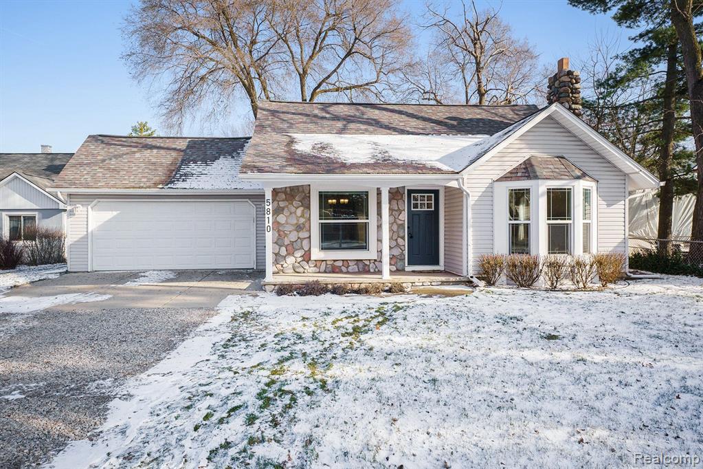 5810 ROCKCROFT Boulevard, Clarkston, MI — front exterior