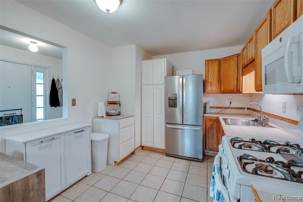 40815 Newport Drive, Plymouth, MI 48170 — Photo 8
