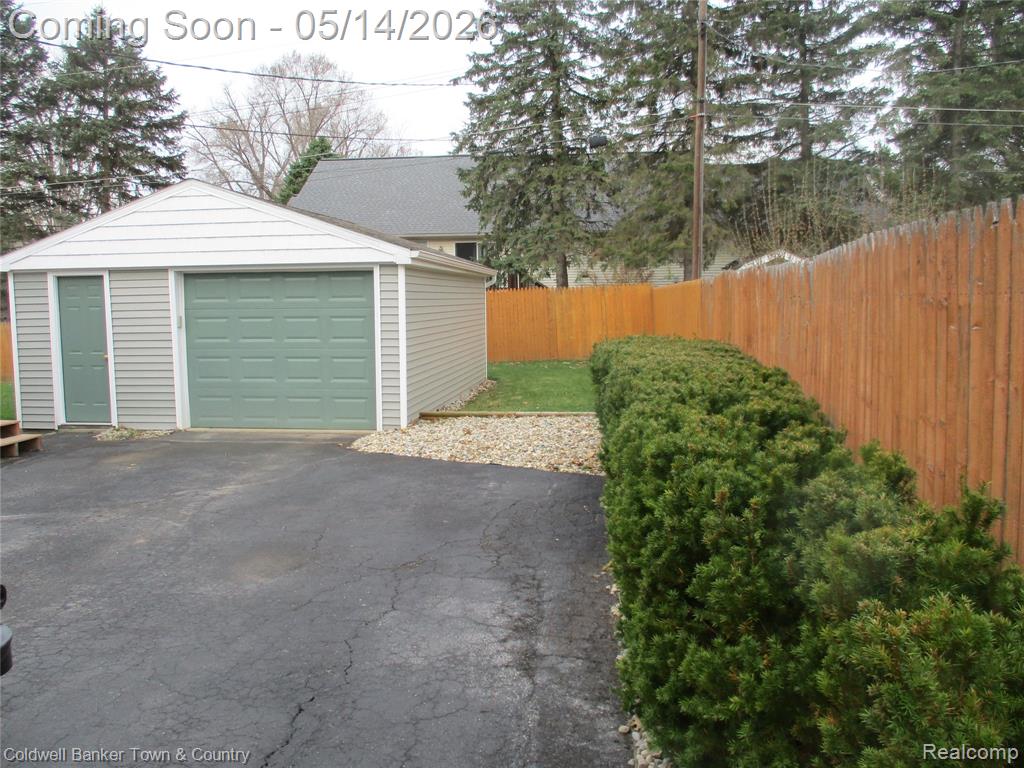 4610 Van Amberg Road, Brighton, MI 48114 — Photo 4