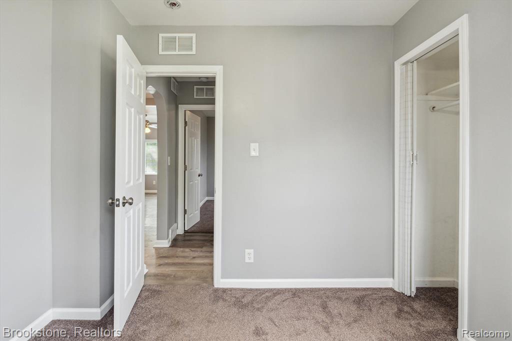 944 MELROSE Street, Pontiac, MI 48340 — Photo 16