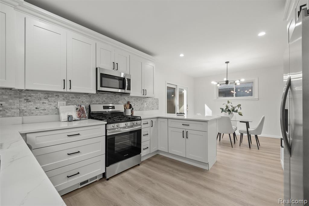 716 Hawthorn Avenue, Royal Oak, MI 48067 — Photo 12