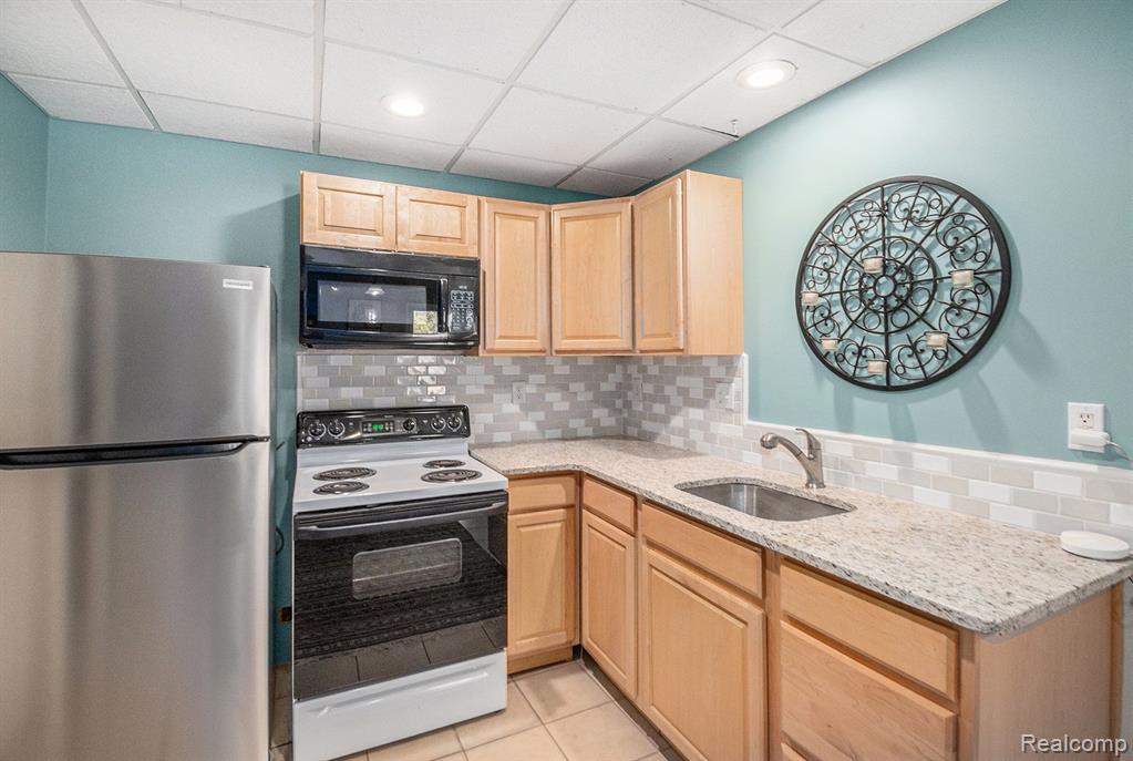 490 Hunters Crest Drive, Saline, MI 48176 — Photo 24