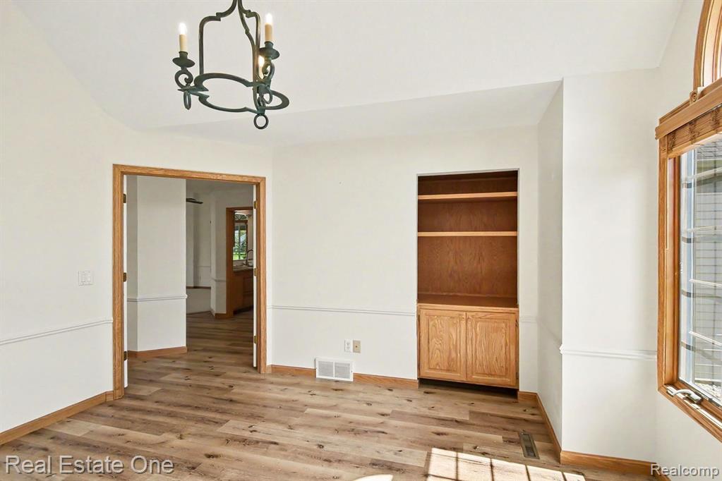 5661 Macintosh Drive, Bay City, MI 48706 — Photo 9