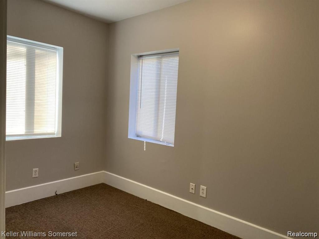 18541 Utica, Roseville, MI 48066 — Photo 4