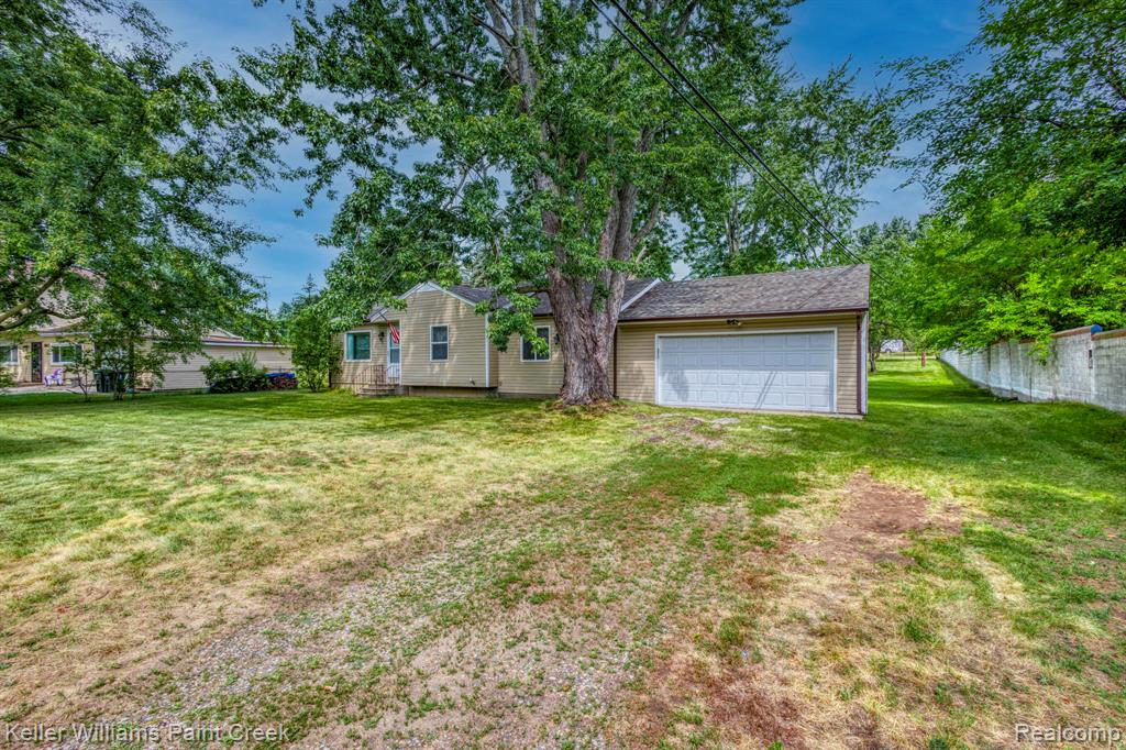 2244 Hammerslea Road, Lake Orion, MI