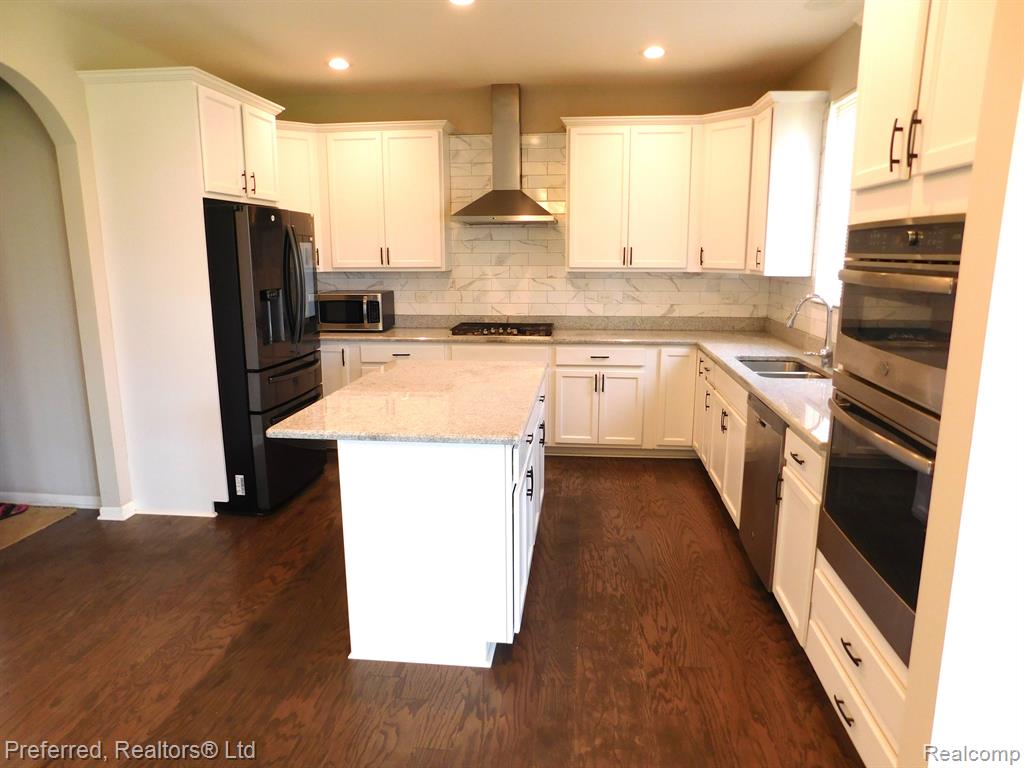 50316 AMBERWOOD Road, Canton, MI 48188 — Photo 9