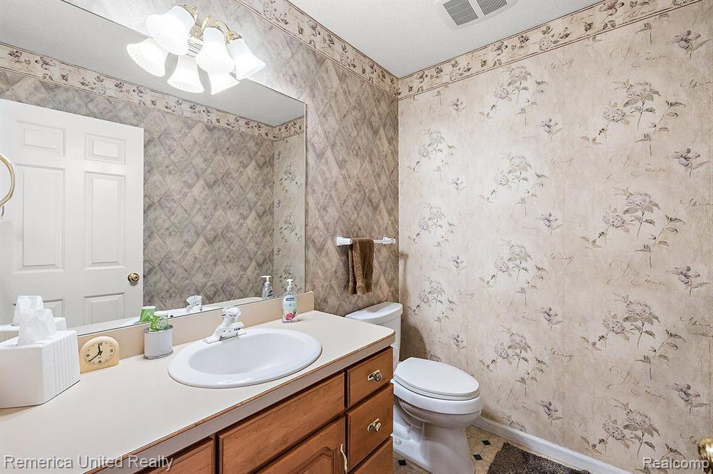 686 W CALEDONIA Street, Howell, MI 48843 — Photo 39