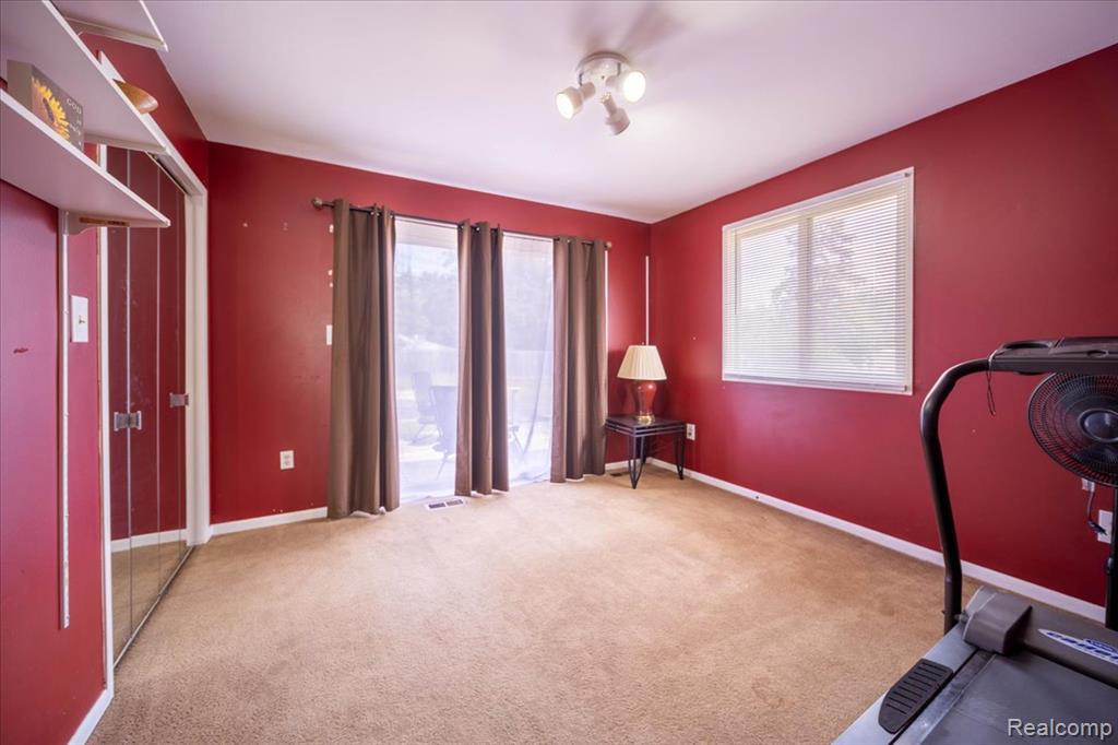 795 Hogarth Avenue, Waterford, MI 48328 — Photo 16