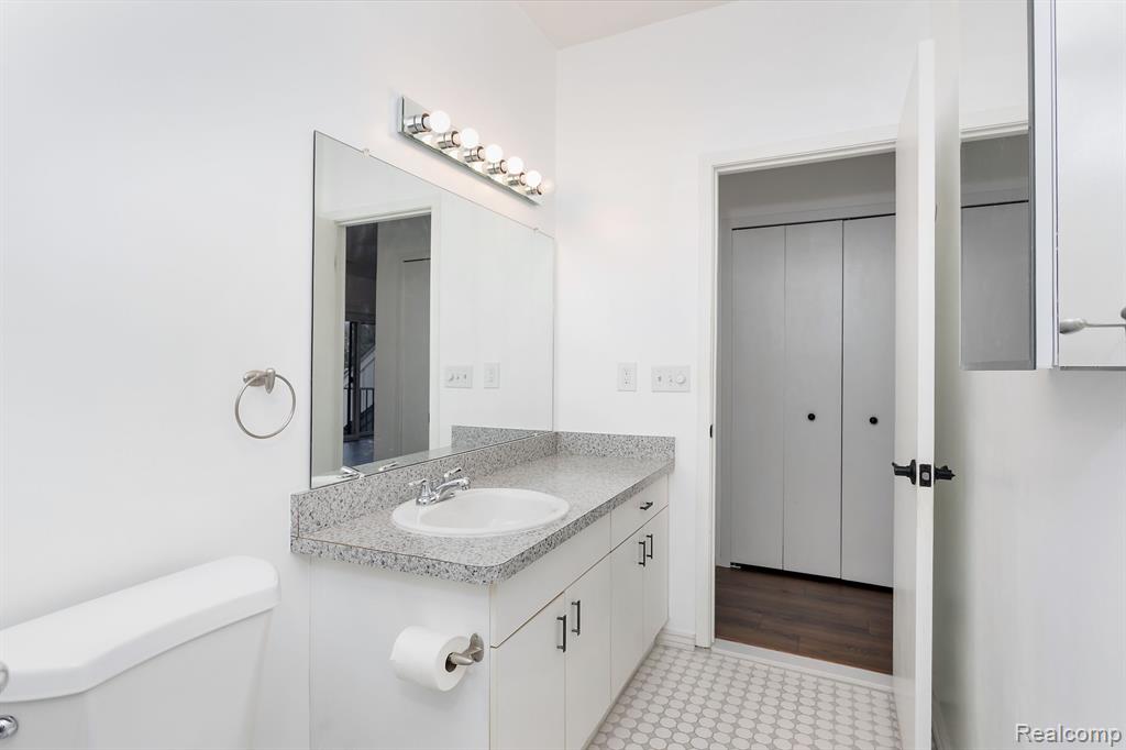 29371 LAUREL Drive, Farmington Hills, MI 48331 — Photo 16