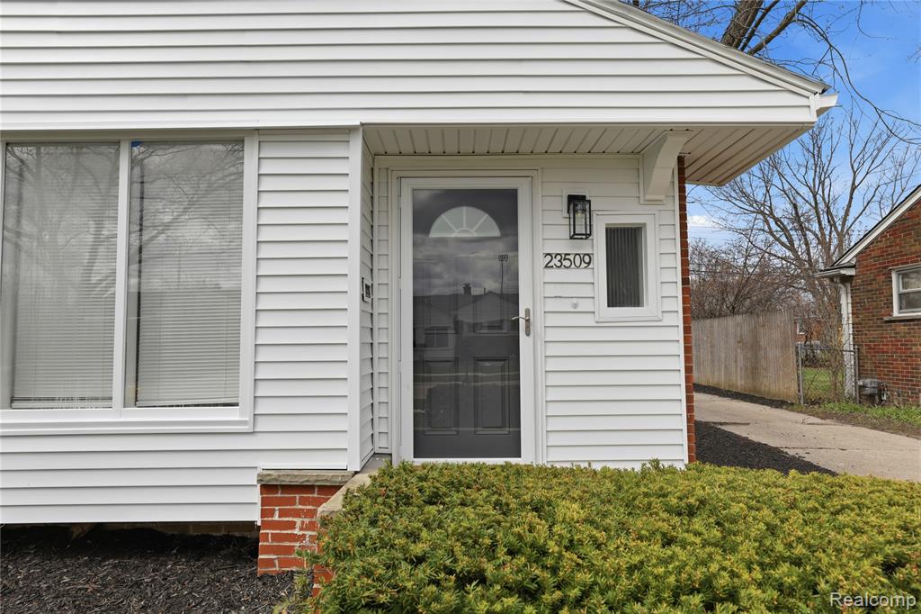 23509 Parklawn Street, Oak Park, MI 48237 — Photo 5