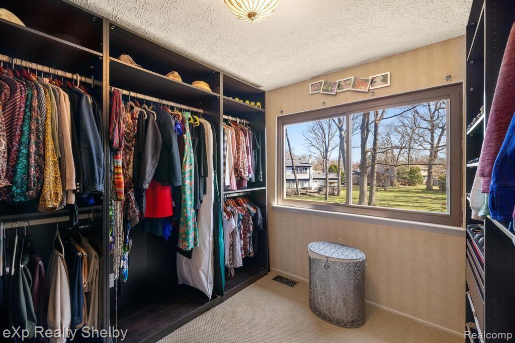 691 BARCLAY Drive, Troy, MI 48085 — Photo 37