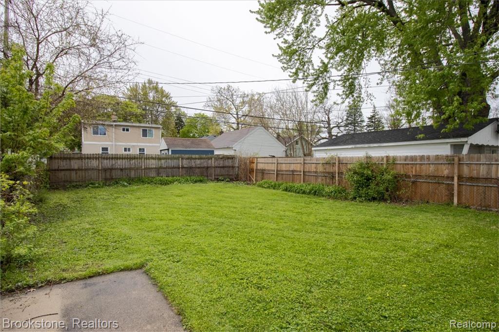 924 E Otis Avenue, Hazel Park, MI 48030 — Photo 28