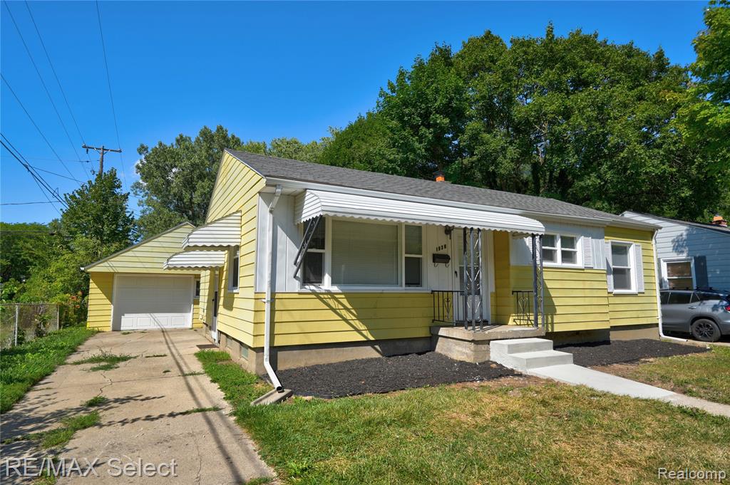 1920 Greenbrook Lane, Flint, MI 48507