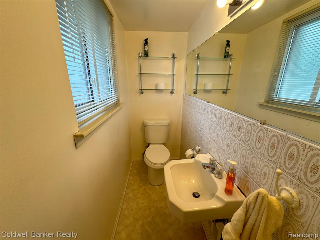 29028 MANCHESTER Street, Westland, MI — Photo 6