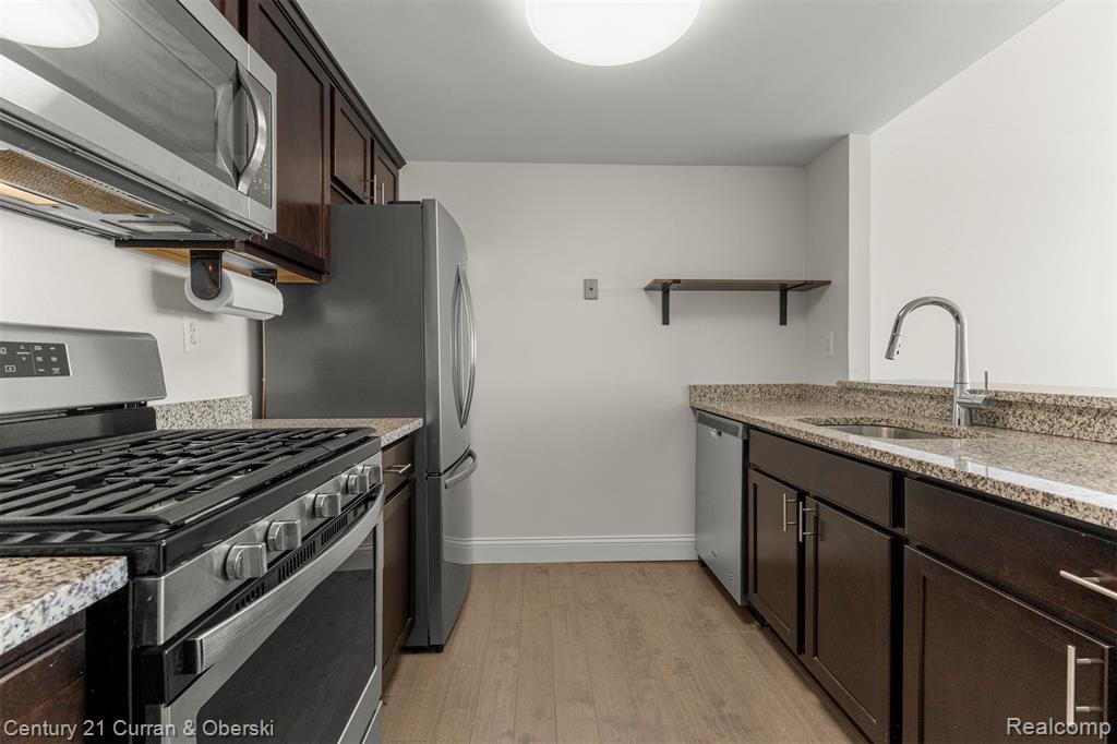 250 E Harbortown Drive, 708, Detroit, MI 48207 — Photo 12