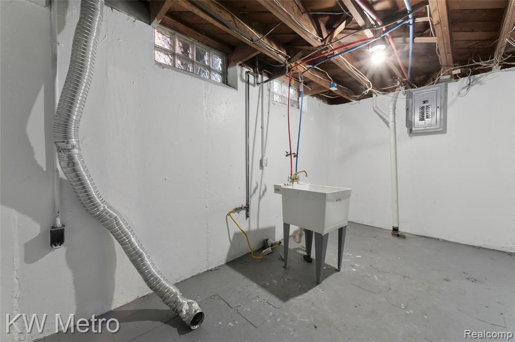 22591 N Kane Street, Detroit, MI 48223 — Photo 18