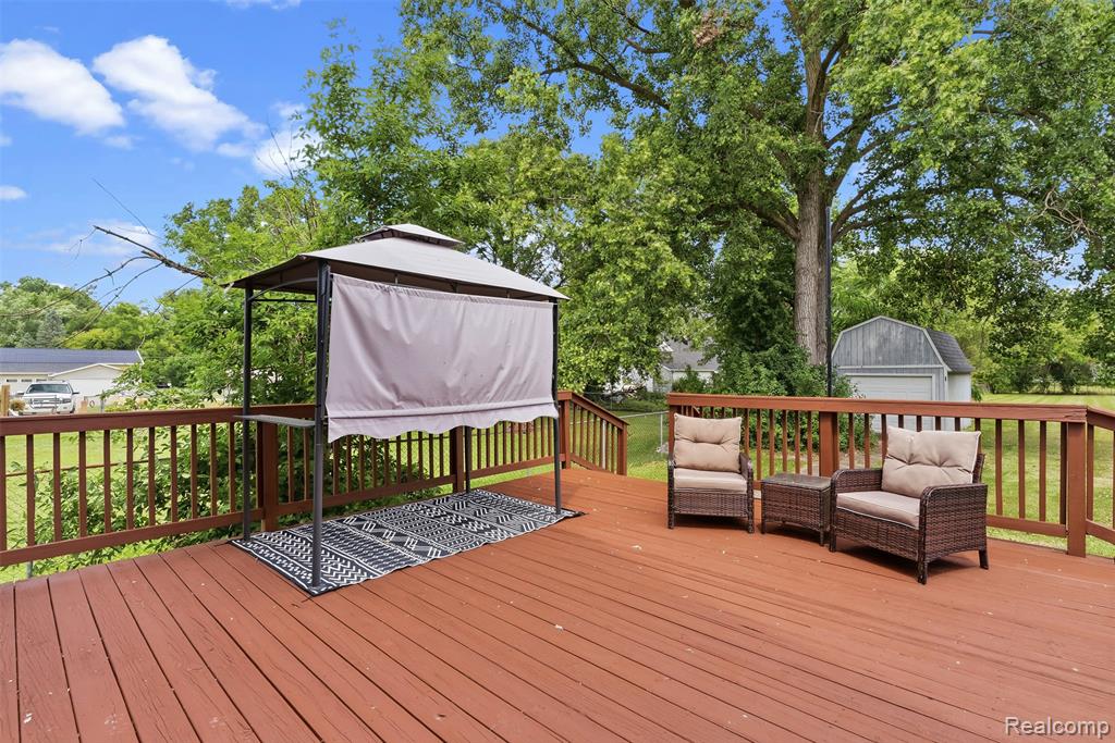 2496 Stockbridge Street, Burton, MI 48509 — Photo 36