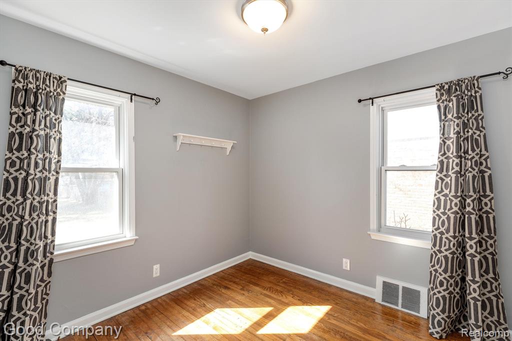 396 UNIVERSITY Street, Ferndale, MI 48220 — Photo 13