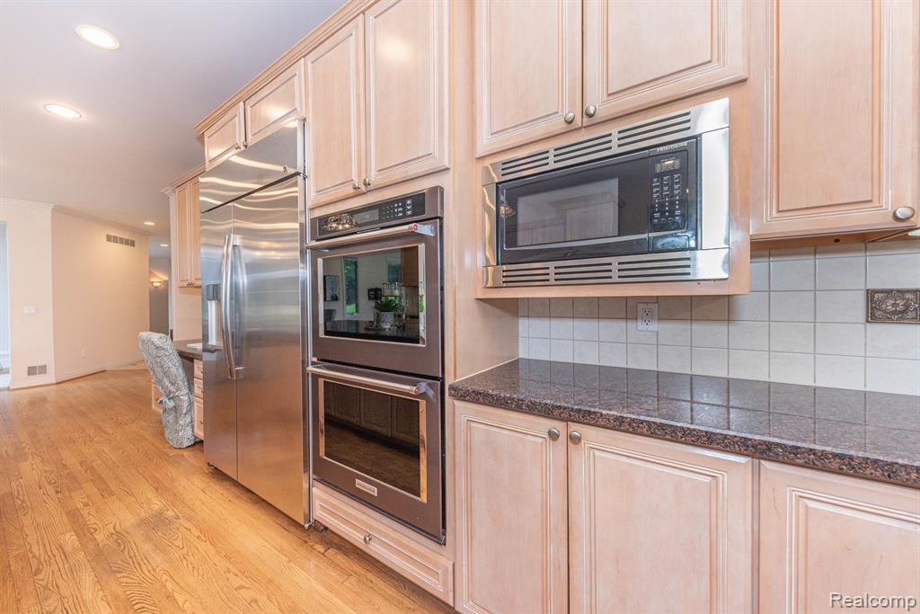 5003 HICKORY POINTE Drive, Orchard Lake Village, MI 48323 — Photo 33