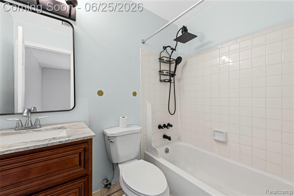 33693 Pondview Circle, Livonia, MI 48152 — Photo 14