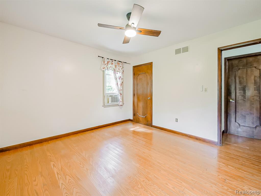 52010 11 Mile Road, South Lyon, MI 48178 — Photo 20