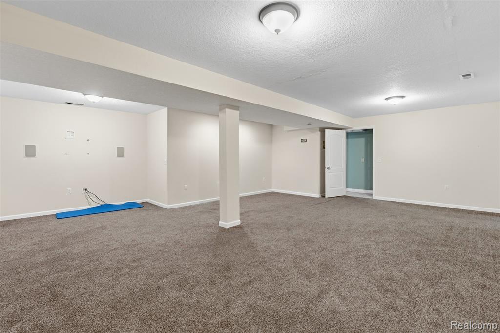 1130 Creekside Court, Burton, MI 48509 — Photo 20
