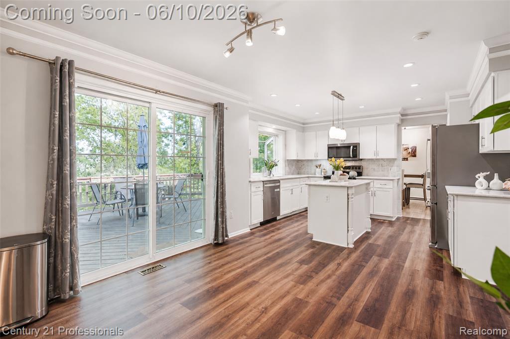 425 Cherry Grove Lane, Walled Lake, MI 48390 — Photo 27