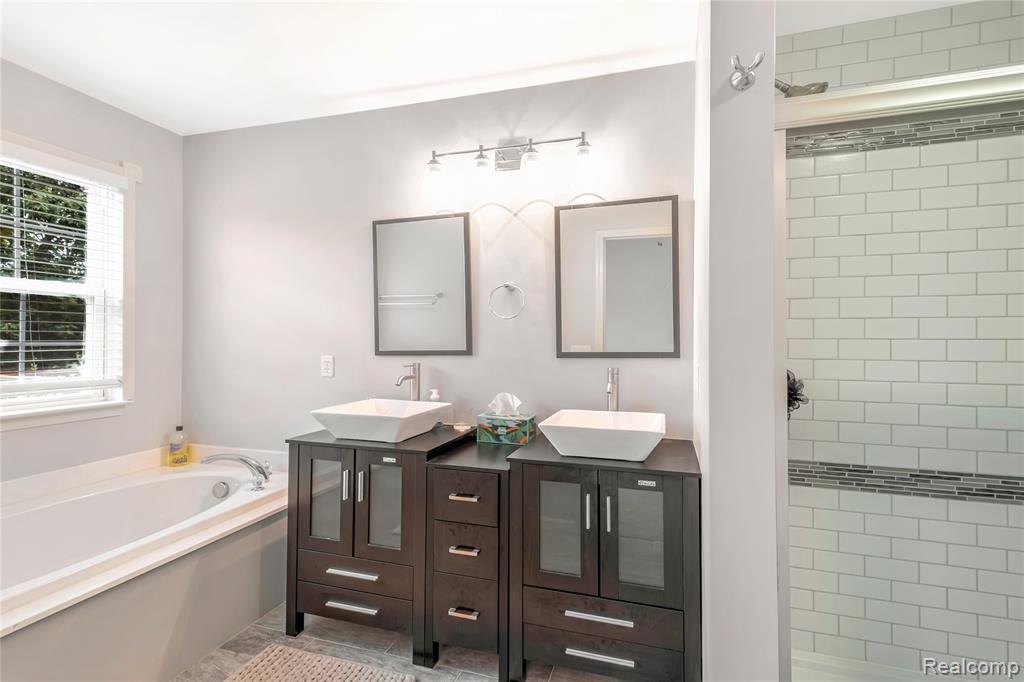 572 Dockside Circle, Holly, MI 48442 — Photo 10