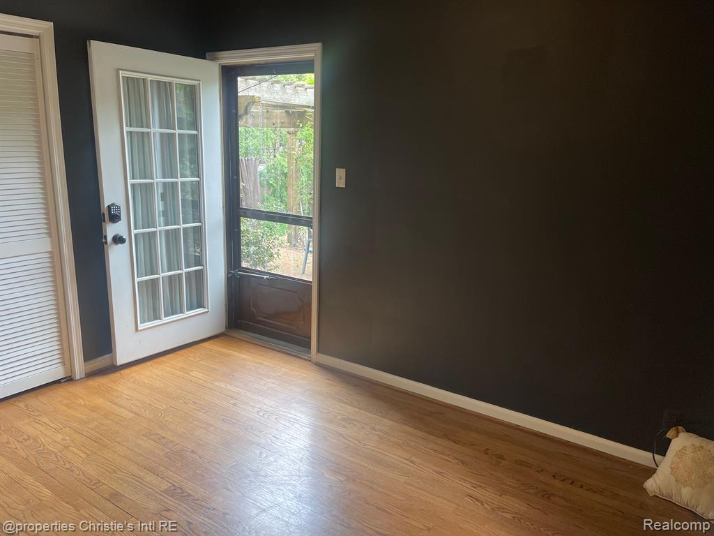 532 SAINT CLAIR Street, Grosse Pointe, MI 48230 — Photo 23