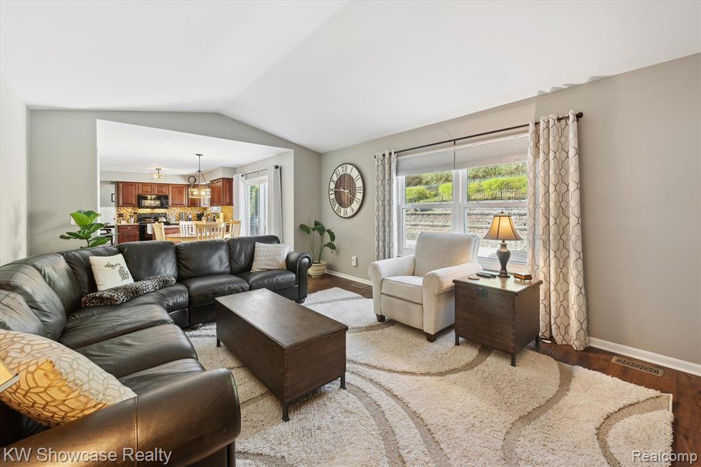 870 Chatham Drive, Milford, MI 48381 — Photo 17