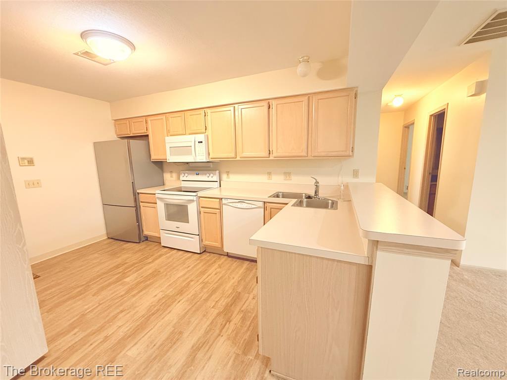 610 Perry Creek Drive, Grand Blanc, MI 48439 — Photo 29