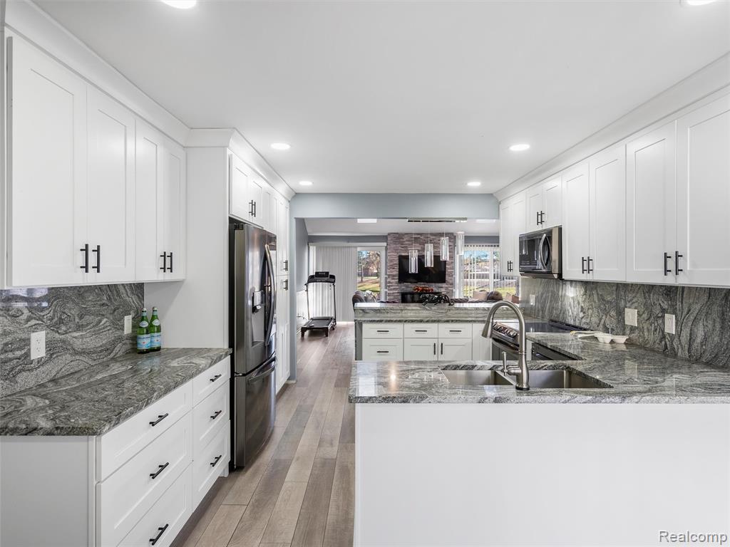 43043 W Kirkwood Drive, Clinton Twp, MI 48038 — Photo 11